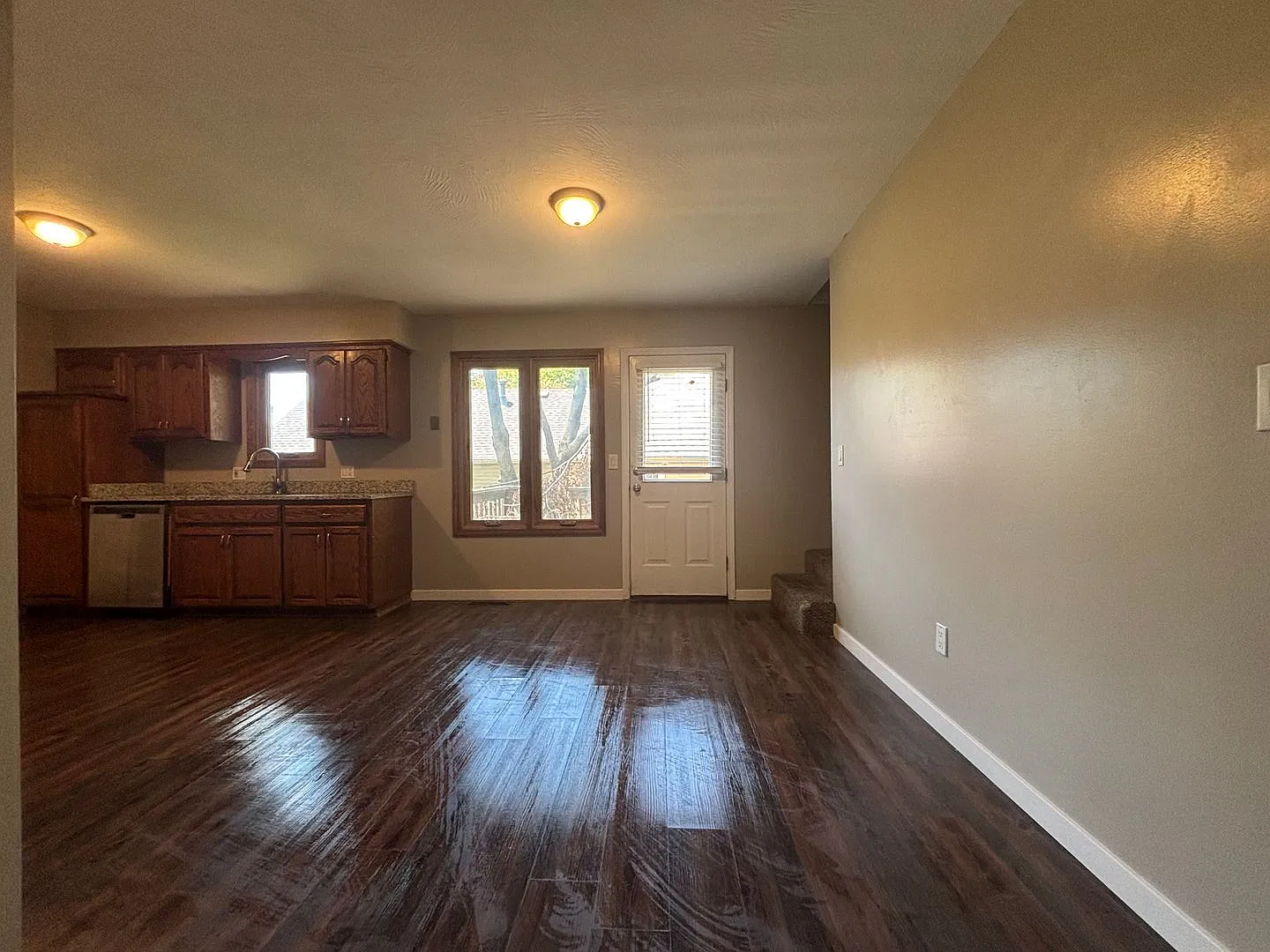 Beautiful 3-bedroom 3 full bathroom patio home available now! — Photo 4