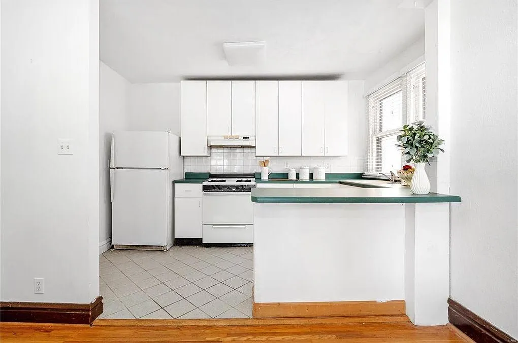 3 bed, 1300 sqft, $2,950 — Photo 1