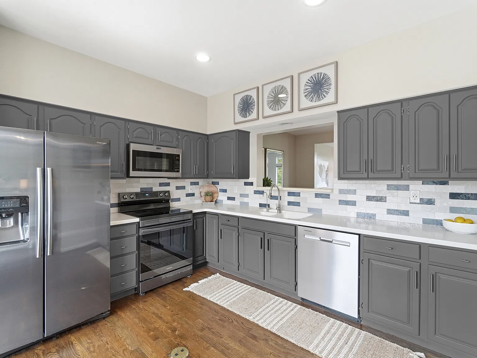 3 bed, 2800 sqft, $3,000 — Photo 4