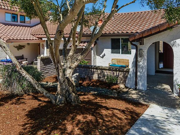 5th image of 205 Hillview Way