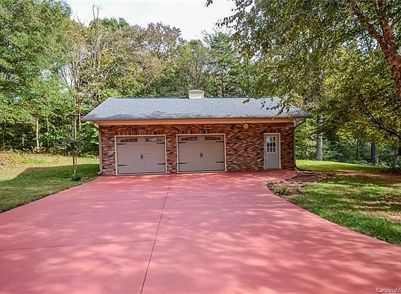 3rd image of 2714 Idlewood Ln