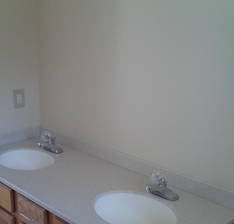 Bath w/Corian top & Bowls