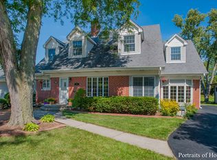 10 Elizabeth Ct, Lombard, IL 60148