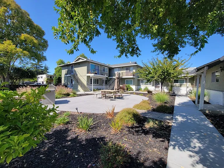 201 Loma Verde Ave #G — Photo 4