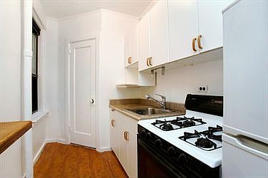 2nd image of 32 W 82nd St APT 3E