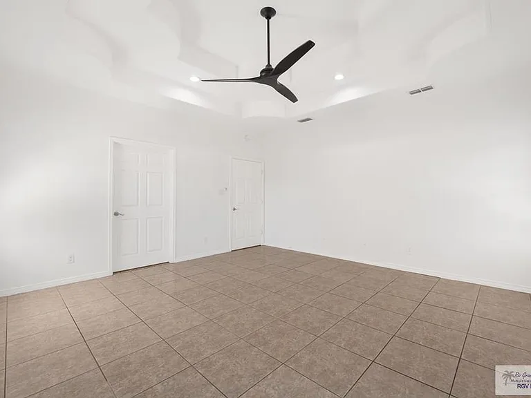 5684 Heron Cove Ln — Photo 17