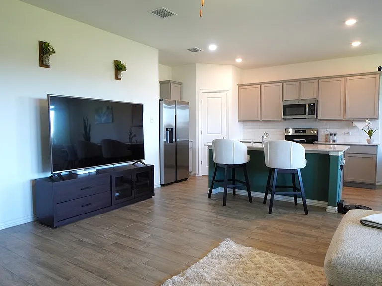 725 Alden Dr — Photo 26