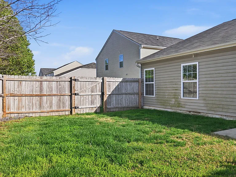 3916 Sabre Ln NW — Photo 8