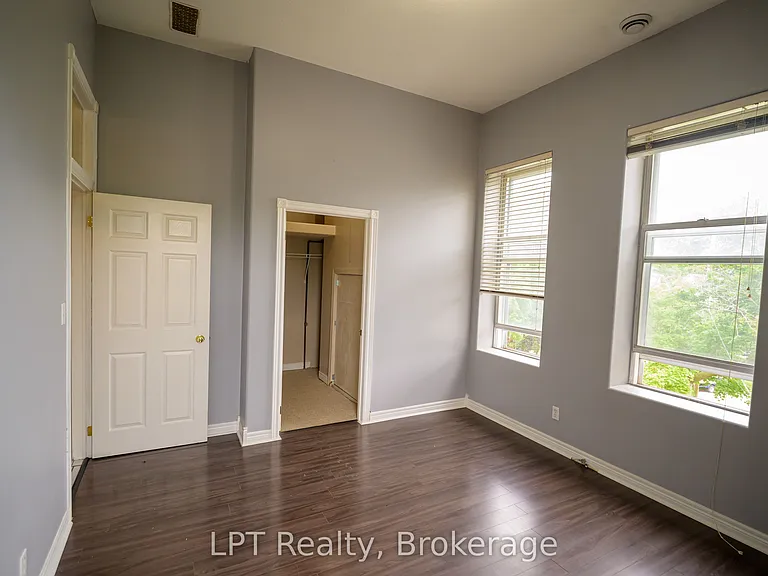 317 Queen St #304 — Photo 10