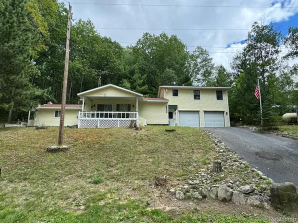5940 Oak Rd, Rose City, MI 48654