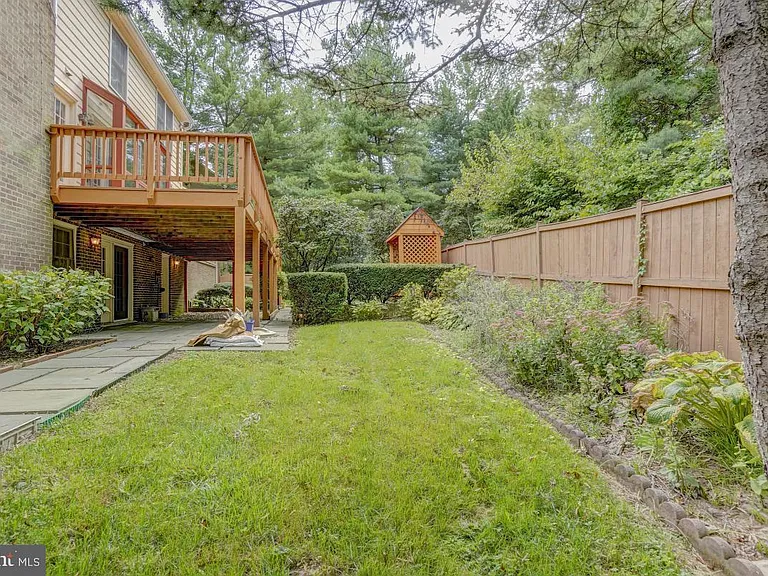 9548 Fox Hollow Dr — Photo 41