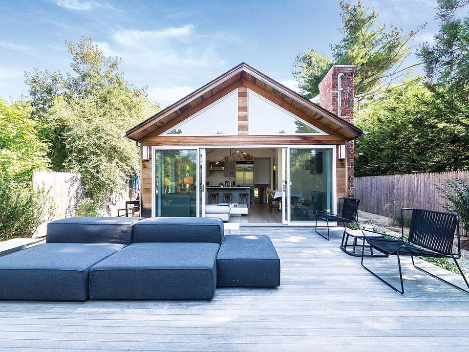 1st image of 25 Wyandanch Ln