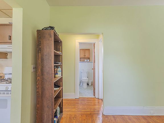 4th image of 25 Cove St APT 2B