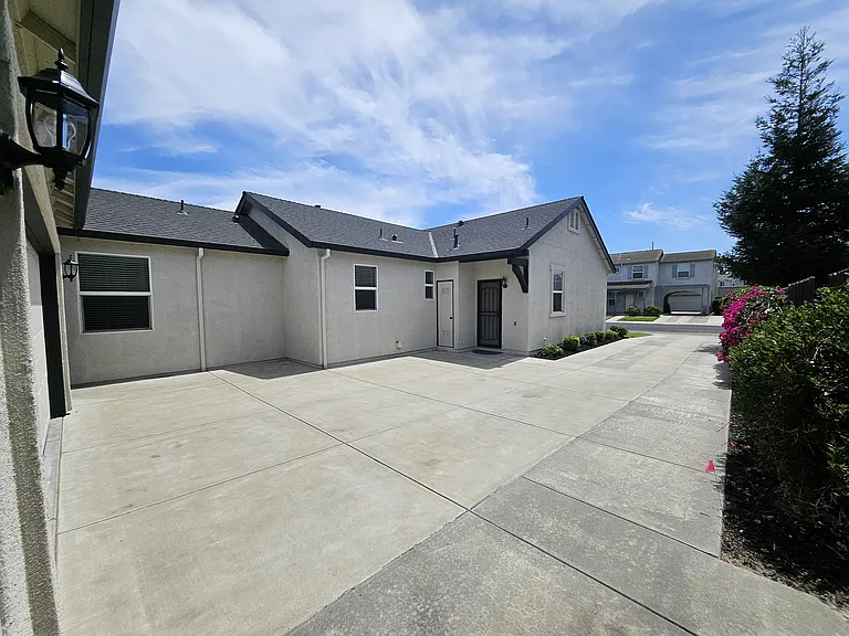 1168 Fiore Way — Photo 49