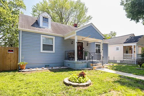 3158 Moody Ave Photo 1