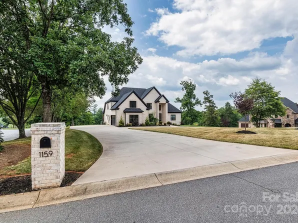 1159 N Shore Dr, Hickory, NC 28601