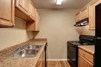 River Retreat Apartments — Photo 8