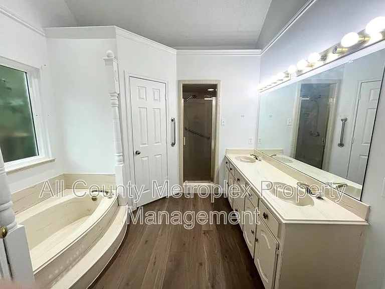 1404 Stoneboro Ln — Photo 10