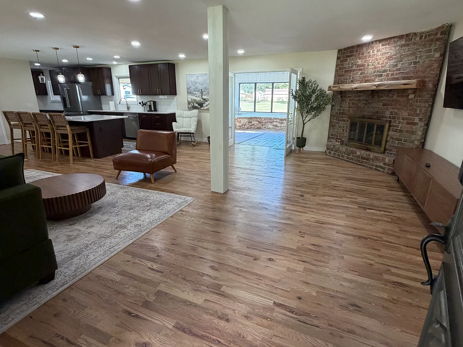 3 bed, 2.5 bath, 2326 sqft, $3,300 — Photo 4