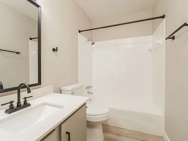 Hunters Glen Apartments — Photo 42