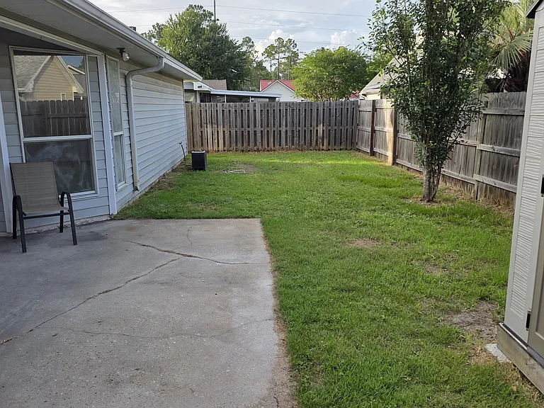 139 Heritage Cir — Photo 15