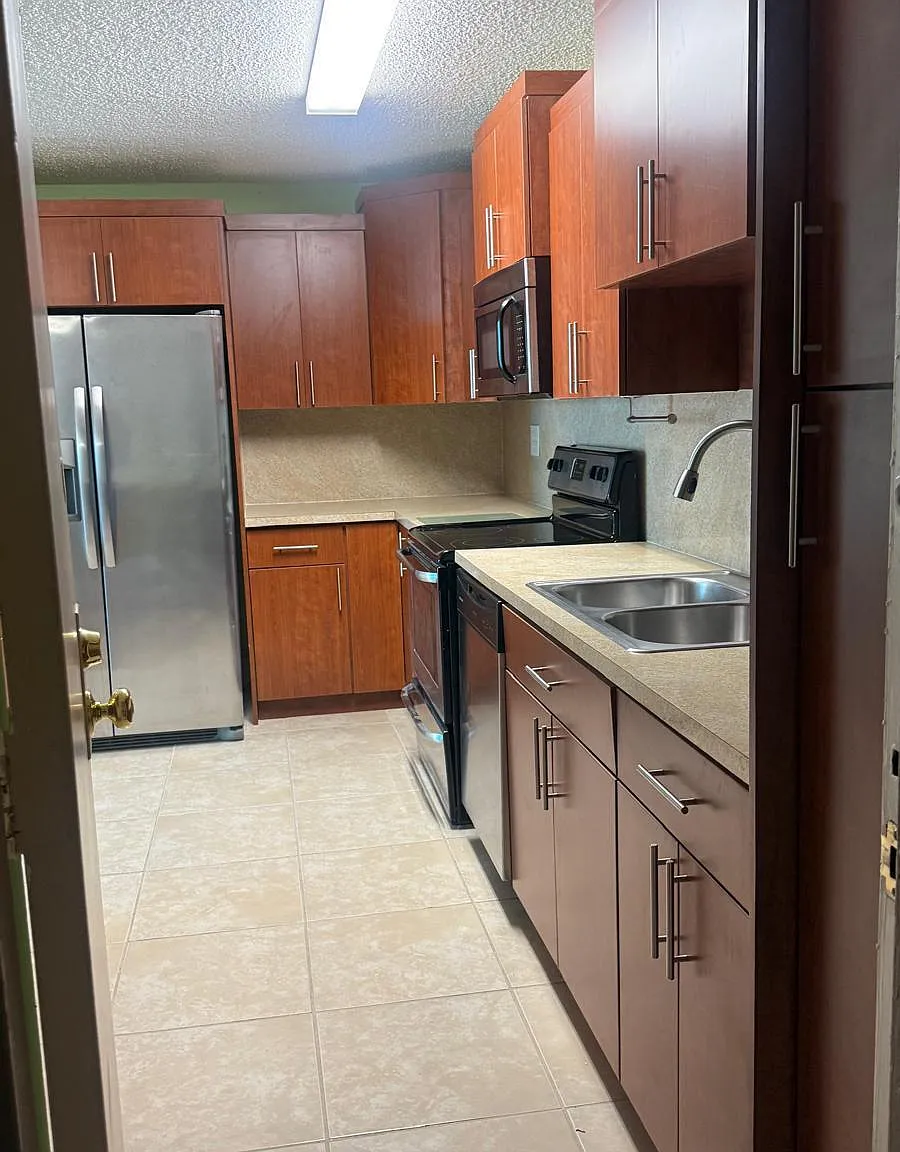 2 bed, 2.0 bath, 895 sqft, $2,200 — Photo 3