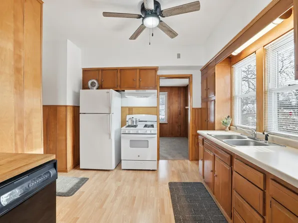 1443 Hazelwood St, Saint Paul, MN 55106