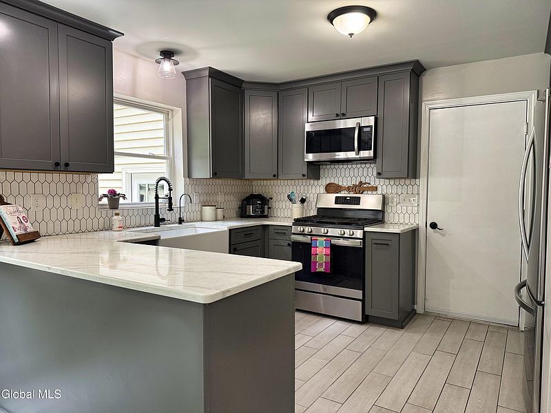 5th image of 50 Nicole Drive