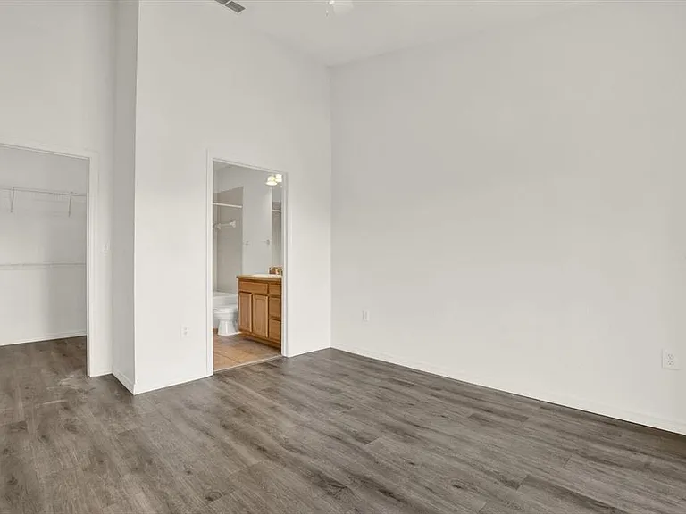 10201 Courtney Palms Blvd #304 — Photo 20