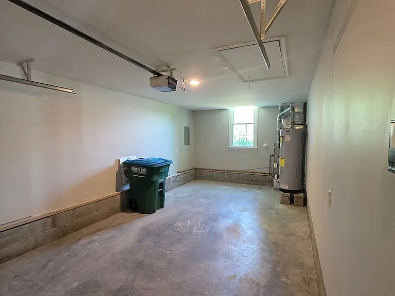 104 Twin Oaks Ct #B — Photo 15