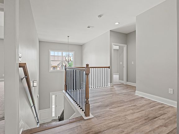 2nd image of 404 Mahonia Rd