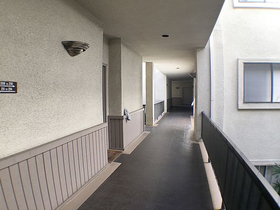 5th image of 5236 Yarmouth Ave Unit 210