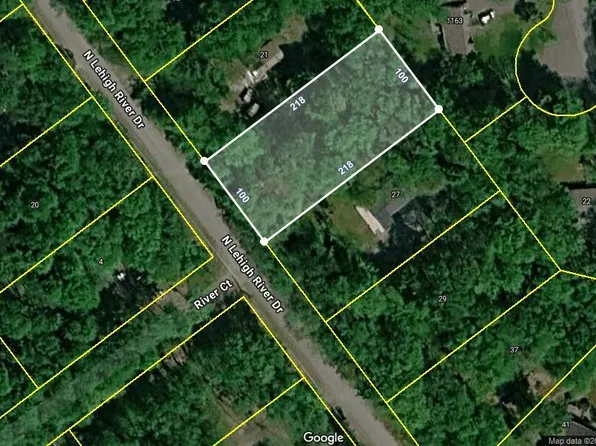 Lehigh River Dr N, Gouldsboro, PA 18424