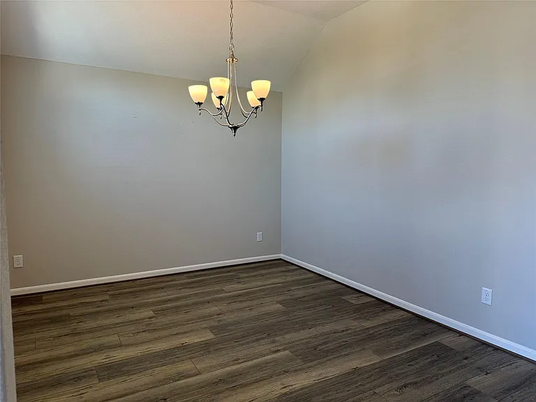 24515 Bludana Ln — Photo 2
