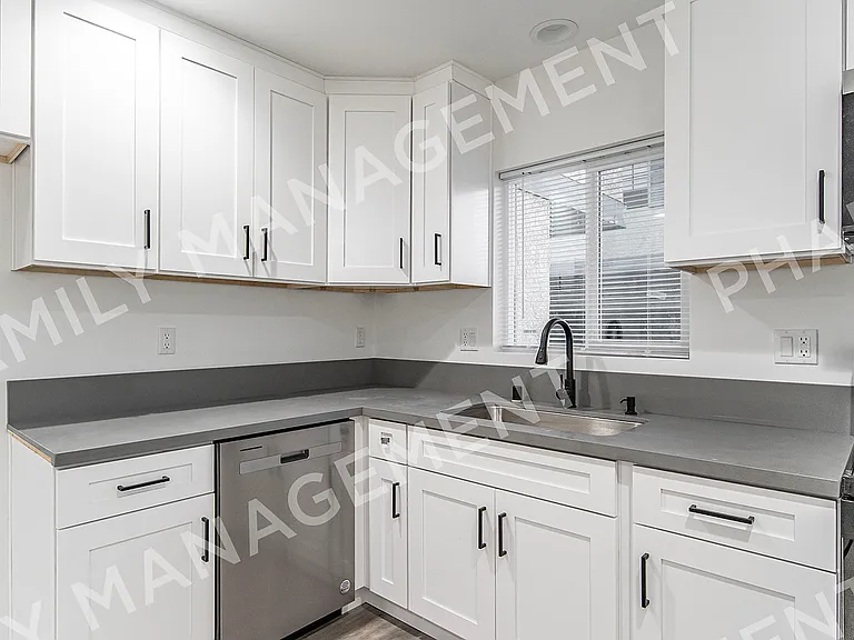 339 W Center St #J — Photo 7