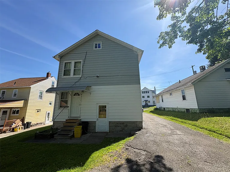 260 Ackley Ave — Photo 2