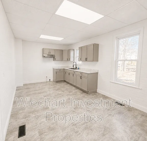 924 W Wayne St — Photo 11