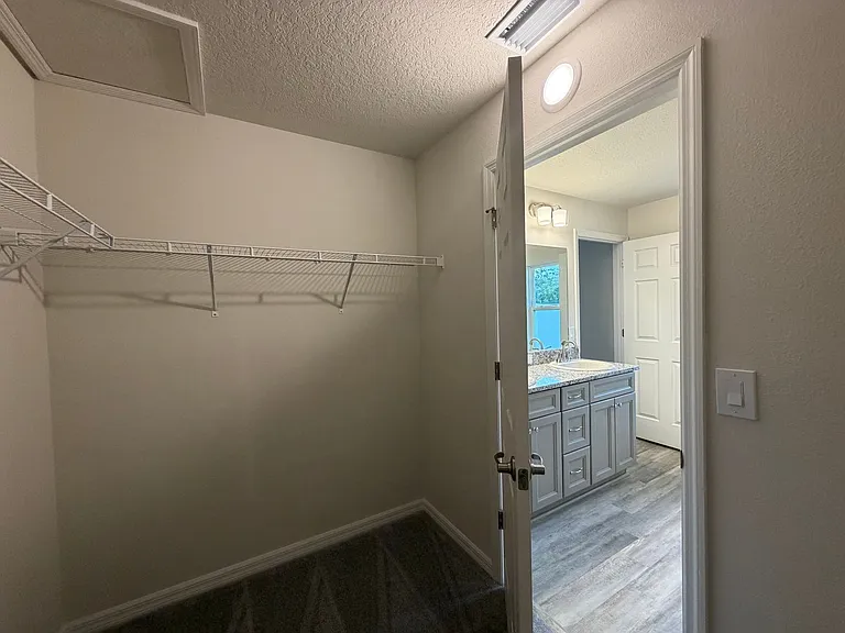 678 W Walkertown Dr — Photo 34