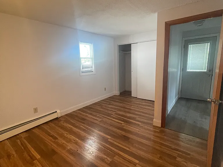 532 Warren St E — Photo 24