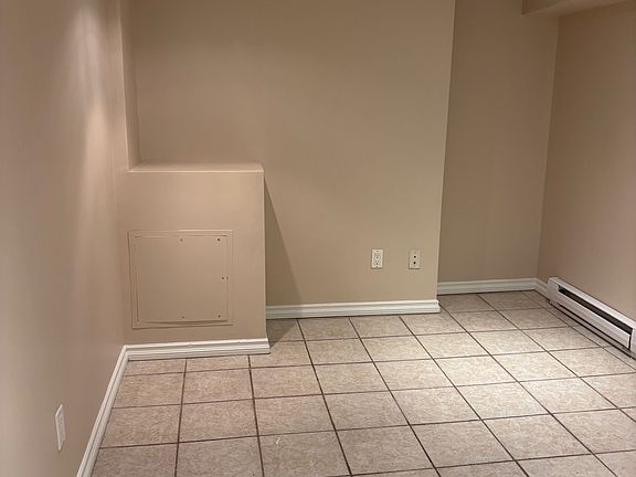 3rd image of 970 Avenue Rd #3