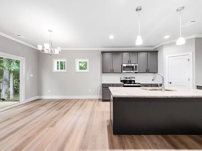 202 Railroad St — Photo 7