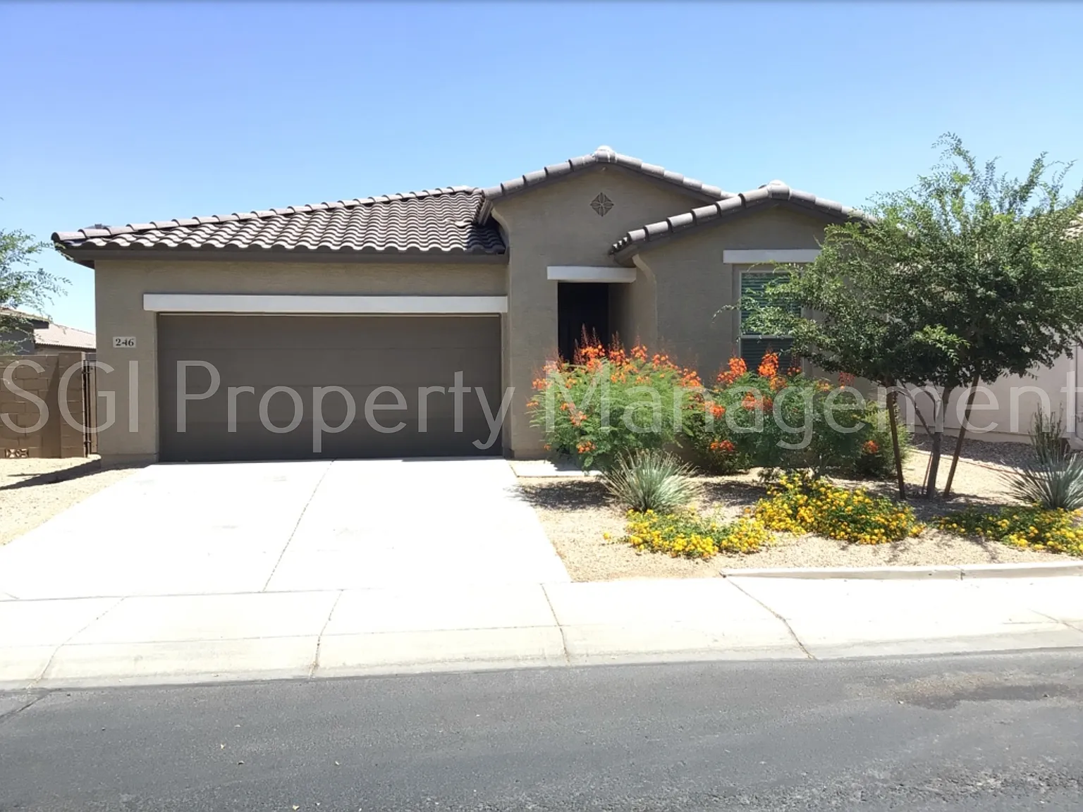 Fantastic 5 Br Casa Grande Home With Over 2,000 Sq Ft! — Photo 1