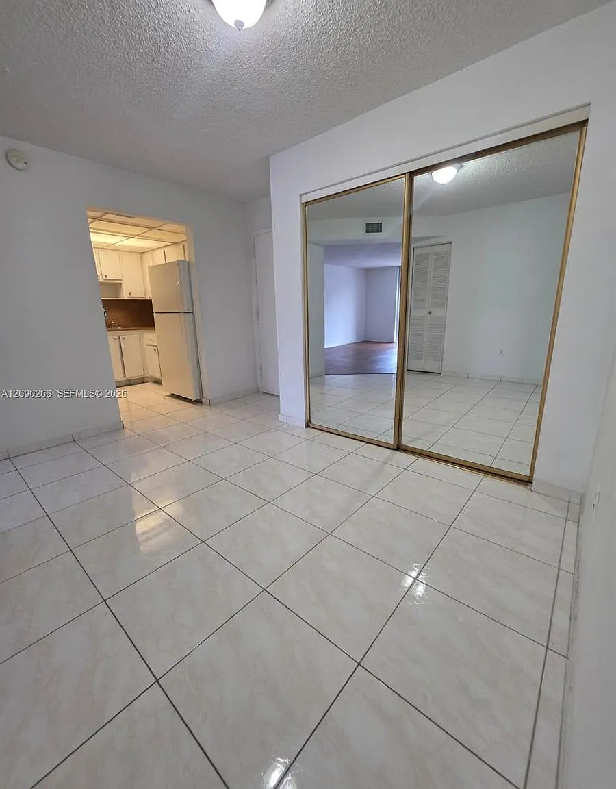 Woodside Apts Condo — Photo 3