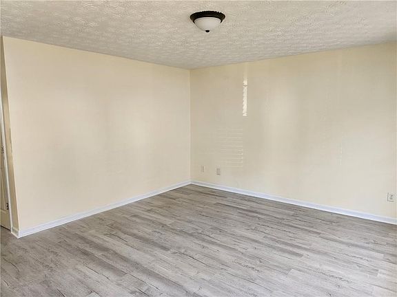 2nd image of 2935 Fields Dr