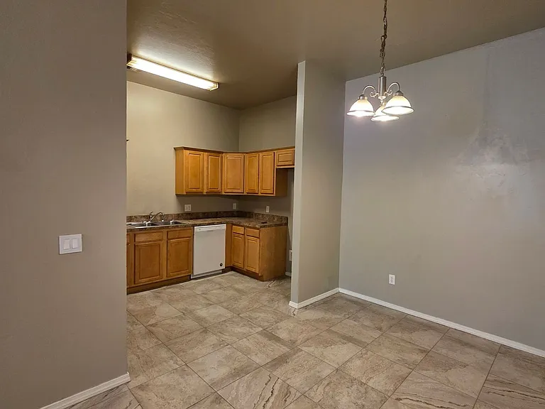 1716 W Palm Pl — Photo 8
