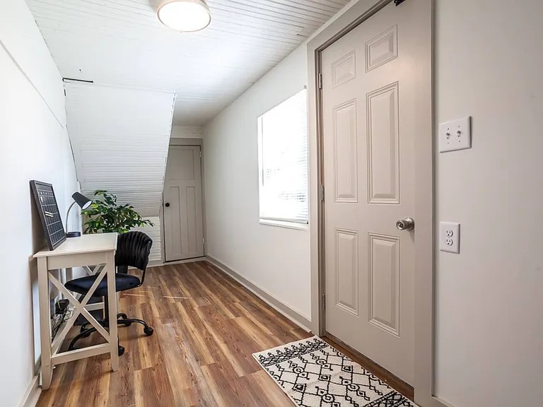 2548 Jefferson Ave — Photo 6