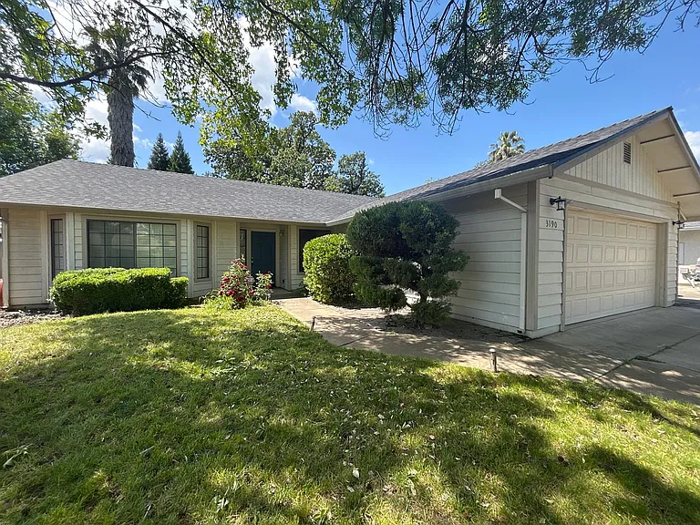 3190 Driftstone Dr — Photo 3