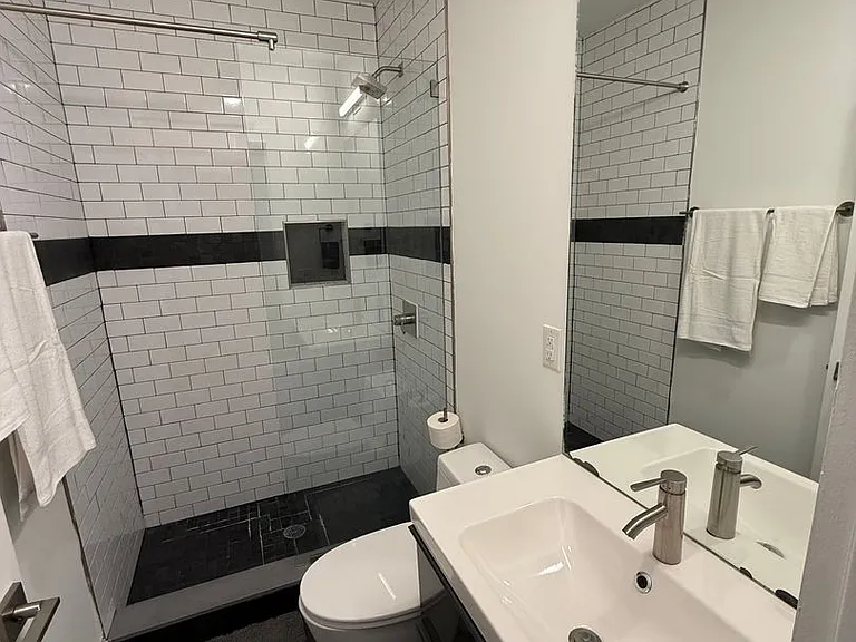 LUDLOW_4100 — Photo 70