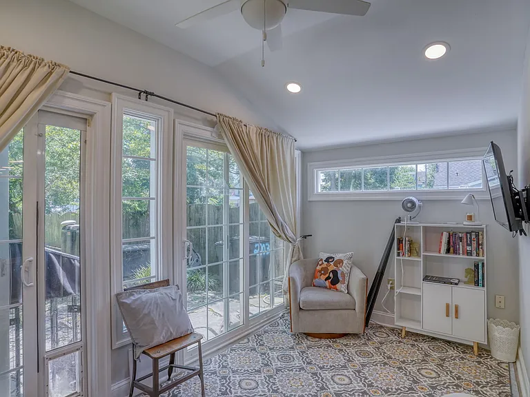 103 S College Ave — Photo 32