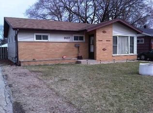 907 N Craig Pl, Addison, IL 60101